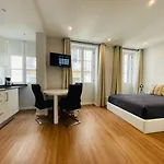 Living * 푼샬